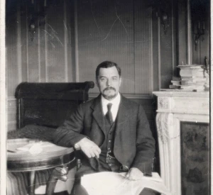 Сергій Шелухин (1864-1938) - громадський, політичний і державний діяч, учений-правознавець,  Голова делегації Української Держави на мирних переговорах з РСФРР (1918 р.), член Української делегації на Паризькій мирній конференції