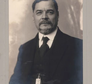 Сергій Шелухин (1864-1938) - громадський, політичний і державний діяч, учений-правознавець,  Голова делегації Української Держави на мирних переговорах з РСФРР (1918 р.), член Української делегації на Паризькій мирній конференції