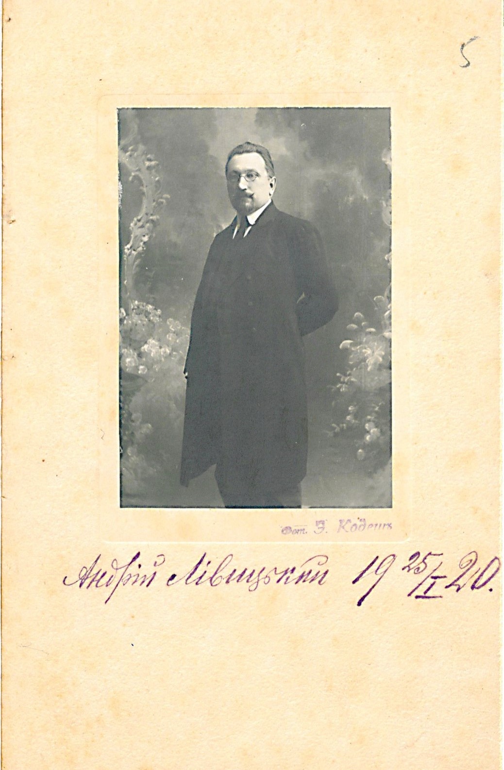 Андрій Лівицький (1879-1954) - громадський і політичний діяч, Міністр юстиції УНР, Міністр закордонних справ УНР (1919), очільник Дипломатичної місії УНР у Польщі, Президент УНР в екзилі (1926-1954)