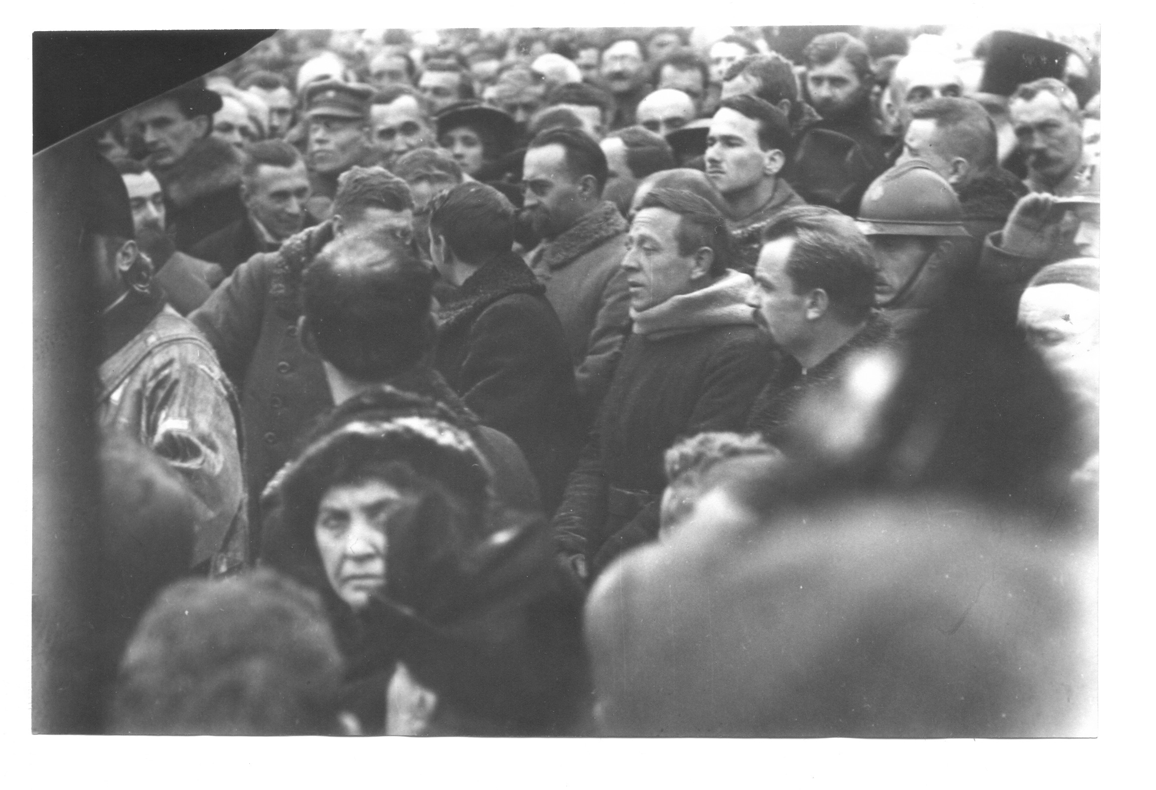 Symon Petliura, Volodymyr Vynnychenko (in the center) on St. Sophia Square on the occasion of the proclamation of the Unification Act of the Western Ukrainian National Republic and the Ukrainian National Republic