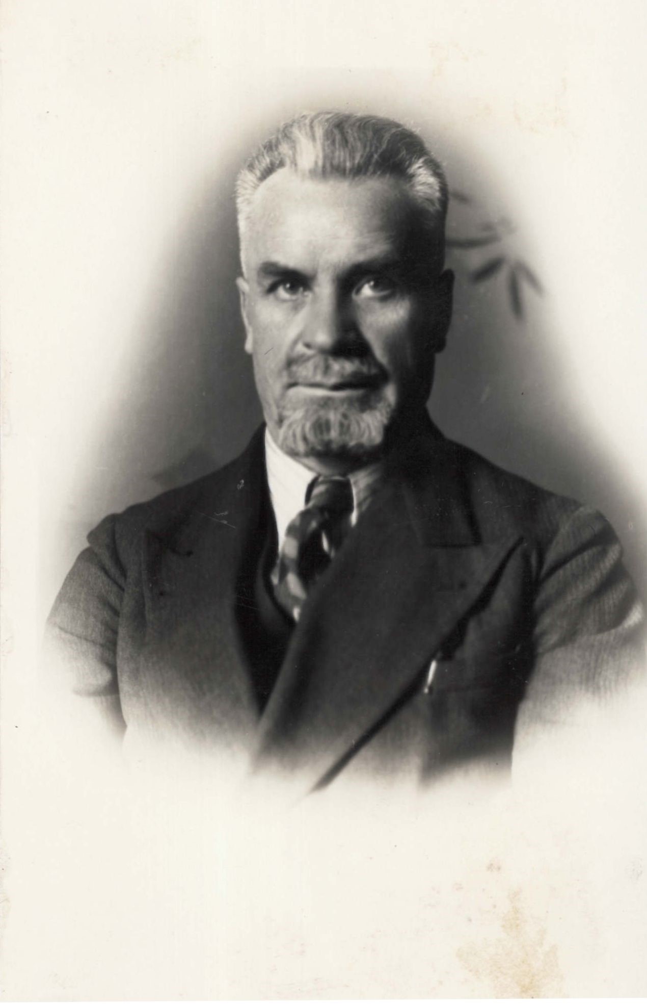 Володимир Винниченко (1880-1951) - політичний і державний діяч, письменник, Голова Генерального Секретаріату, Генеральний секретар внутрішніх справ, перший Голова Директорії УНР